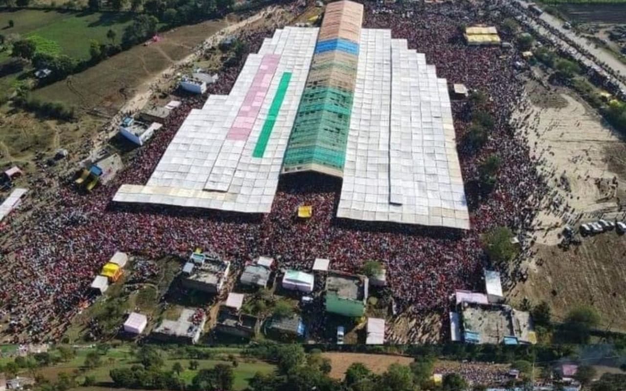 MP News: सीहोर रुद्राक्ष महोत्सव में भीड़ ने किया प्रशासन का हाल-बेहाल, 2 हजार से ज्यादा लोग पहुंचे अस्पताल