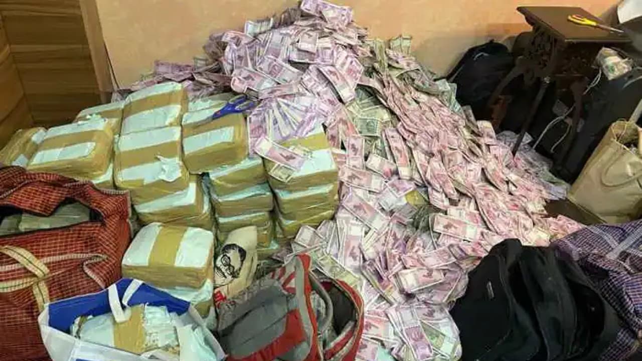 Prabhat Khabar Explainer : छापे में जब्त ज्वेलरी, Gold-कीमती सामानों की कैसे की जाती है सुरक्षा