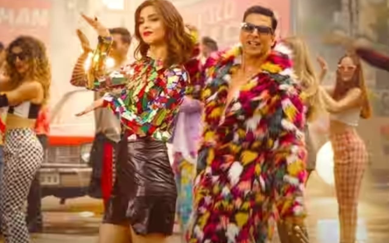 Selfiee Song: अक्षय कुमार ने डायना पेंटी को बताया Kudi Chamkeeli, हनी सिंह की आवाज का चला जादू, VIDEO