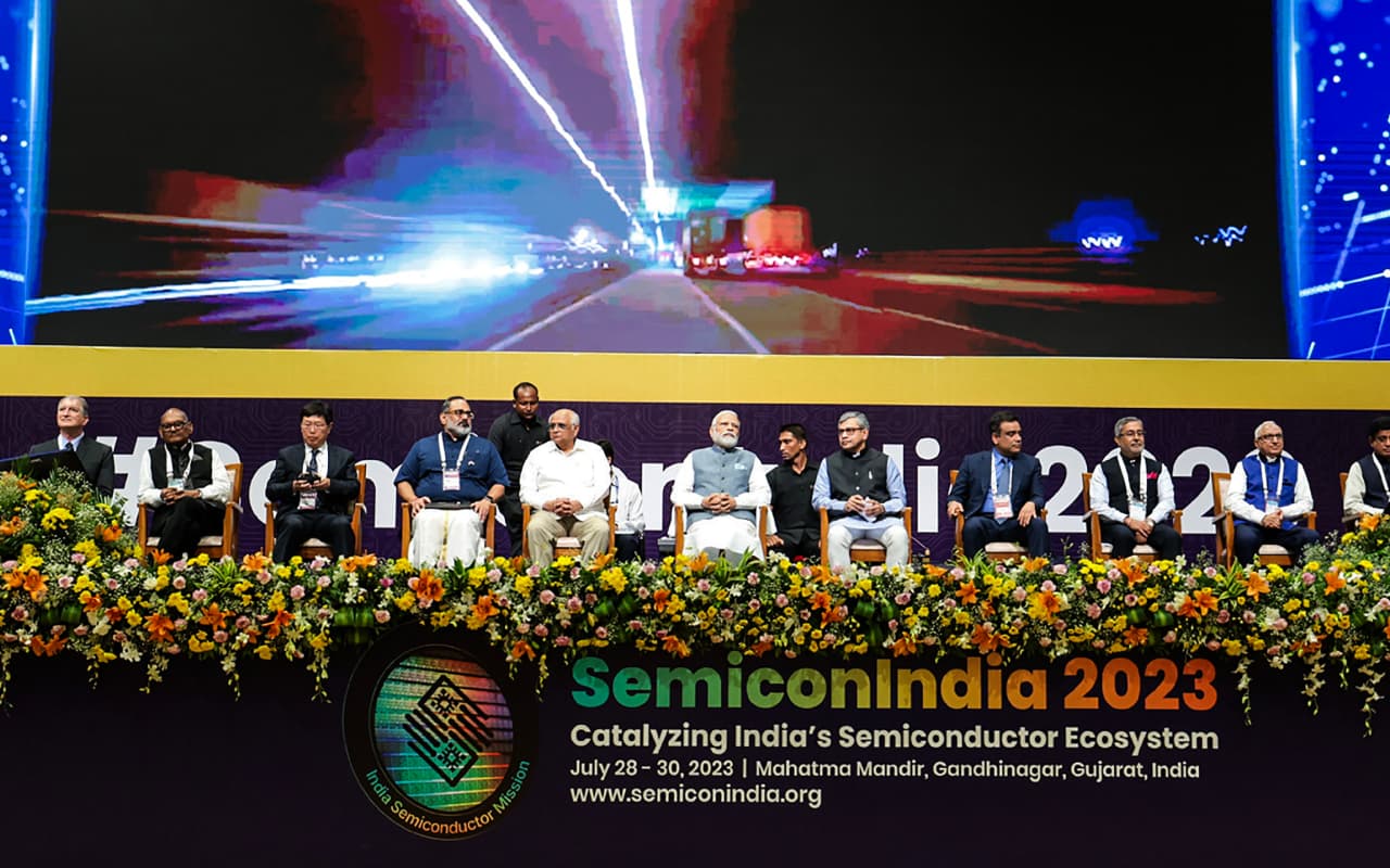 'सेमीकॉन इंडिया 2023' में दिखा PM Modi का अलग अंदाज, देखें PHOTOS
