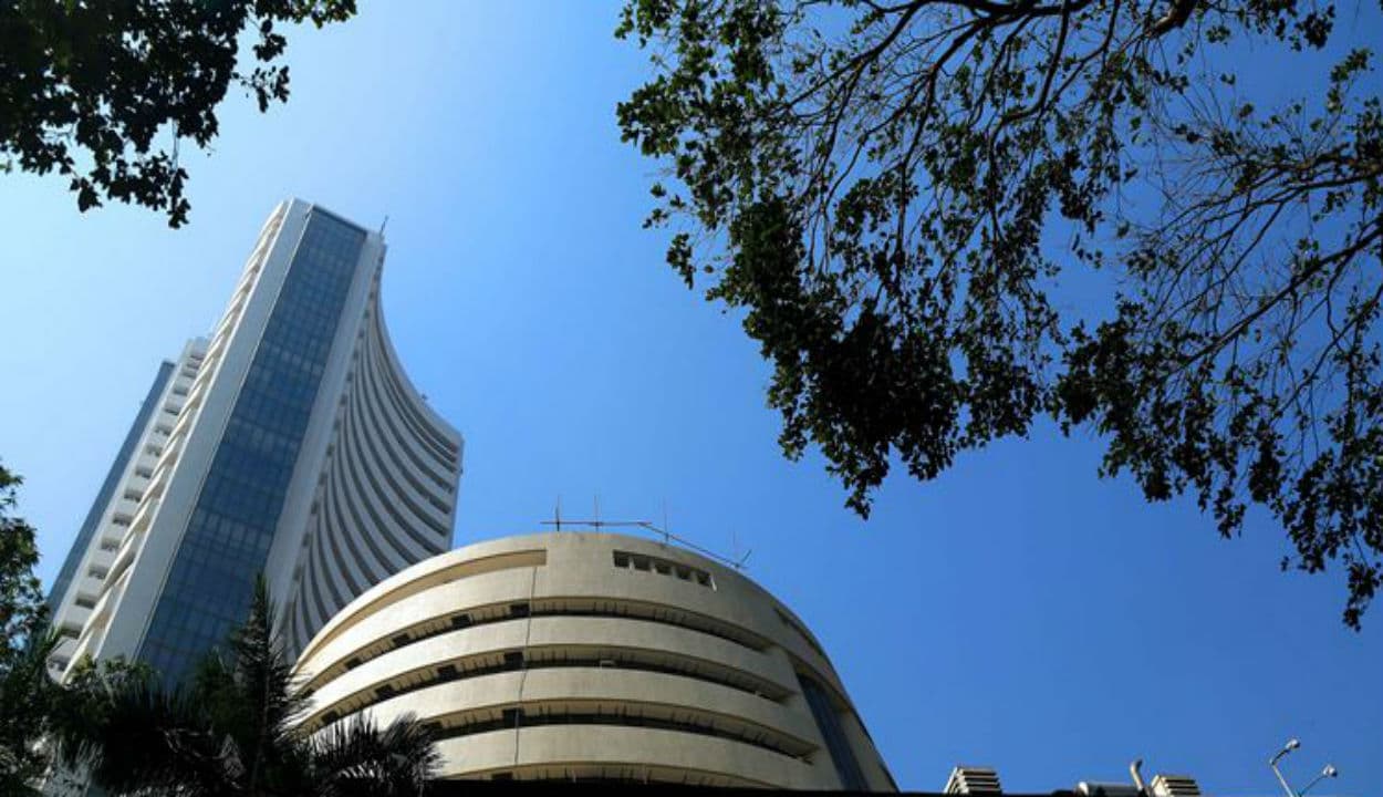 शेयर बाजार में लगातार छठे दिन सेंसेक्स हुआ धड़ाम, एनएसई ने भी लगाया गोता, जानिए कितनी हुई गिरावट