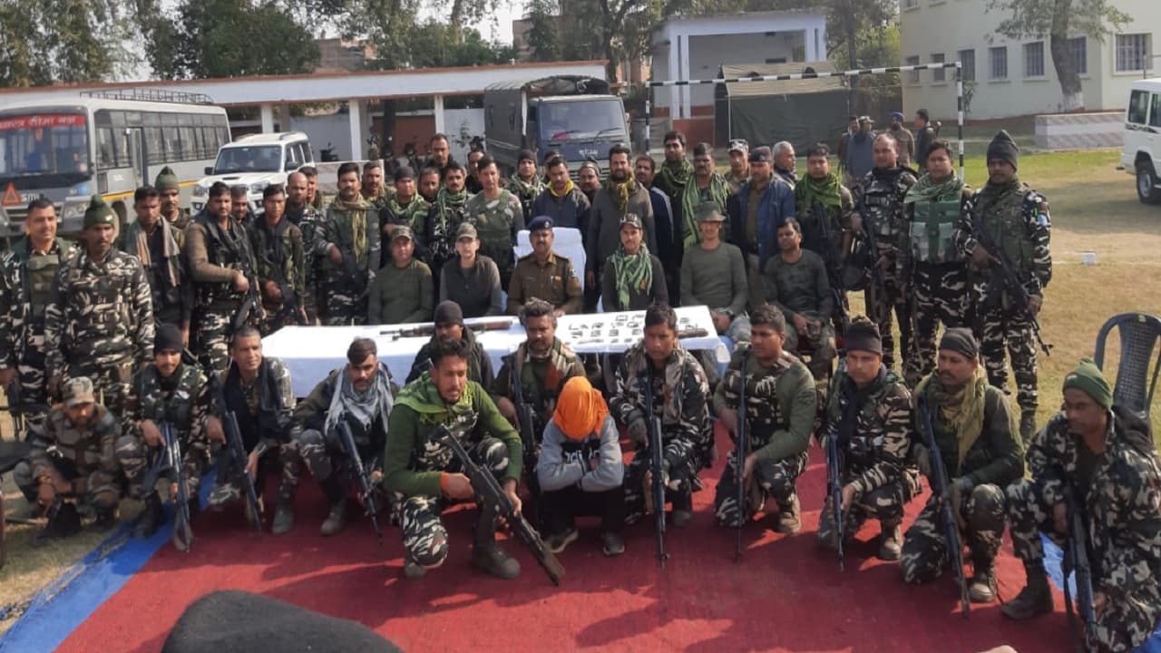 Bihar: लखीसराय में पुलिस व नक्सलियों के बीच मुठभेड़, हार्डकोर नक्सली श्री कोड़ा गिरफ्तार, हथियार बरामद