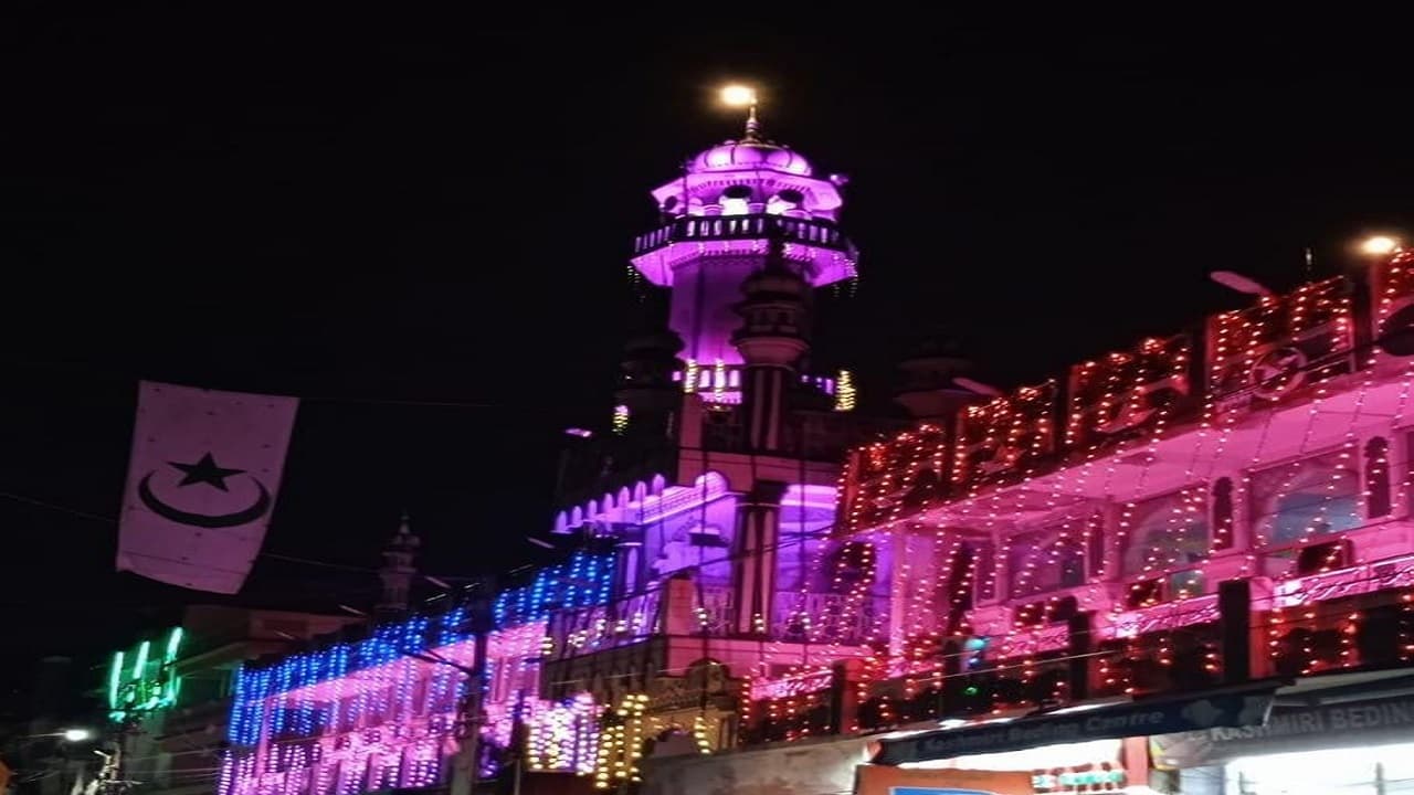 Shab-e-Barat 2022: शब-ए-बारात में होती है रहमतों की बारिश, कब्रों की करें जियारत