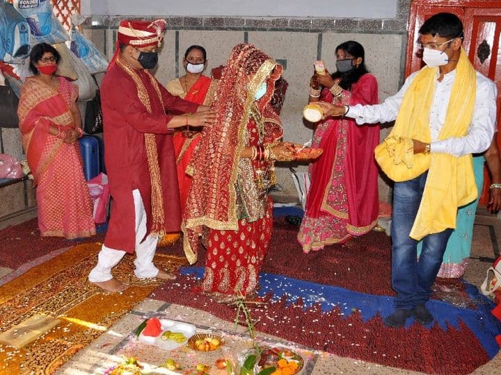 Coronavirus wedding Guidelines: कोरोना संकट में 25 से शादियों का दौर, दिल्ली-यूपी के बाद बिहार-झारखंड सहित इन राज्यों  में मेहमानों  की संख्या हो सकती है सीमित