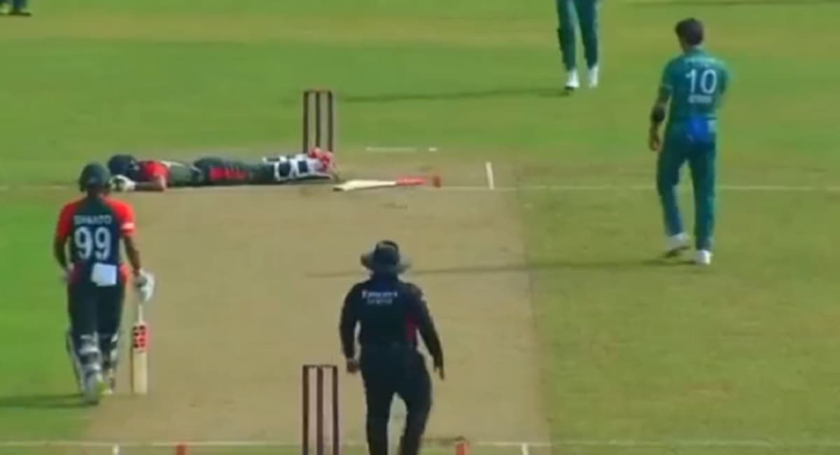 PAK vs BAN: छक्का पड़ा तो बौखलाये शाहीन अफरीदी ने बल्लेबाज को मारी गेंद, पिच पर ही गिर पड़ा खिलाड़ी