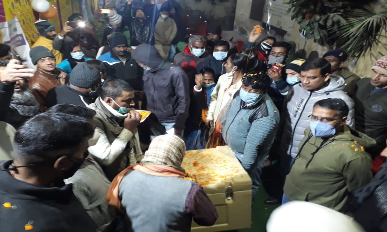 Corona Vaccine News : बैंड- बाजा के साथ साहिबगंज में हुआ वैक्सिन का स्वागत, जानें कितना पहुंचा वायल