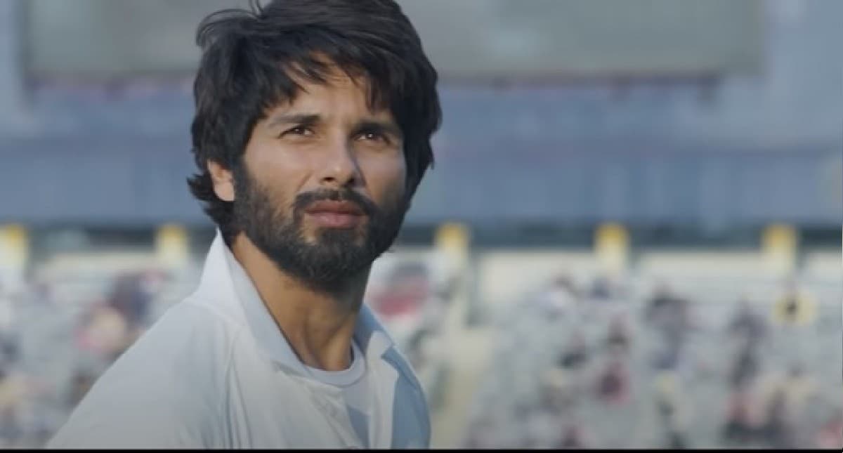 Jersey Movie Trailer: रिलीज हुआ जर्सी का नया ट्रेलर, कभी पिता तो कभी क्रिकेटर के रोल में छा गए शाहिद कपूर