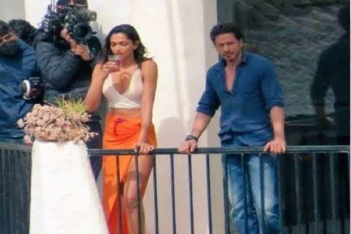 पठान फिल्म के सेट से शाहरुख खान और दीपिका पादुकोण की तस्वीर हुई LEAK, फैंस बोले- अब इंतजार नहीं हो...