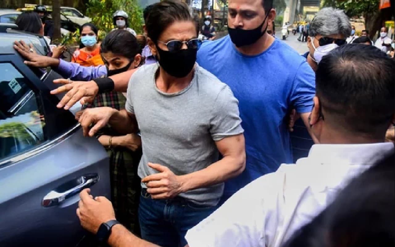 ये हैं शाहरुख खान के पर्सनल बॉडीगार्ड, सैलरी जानकार दंग रह जायेंगे आप