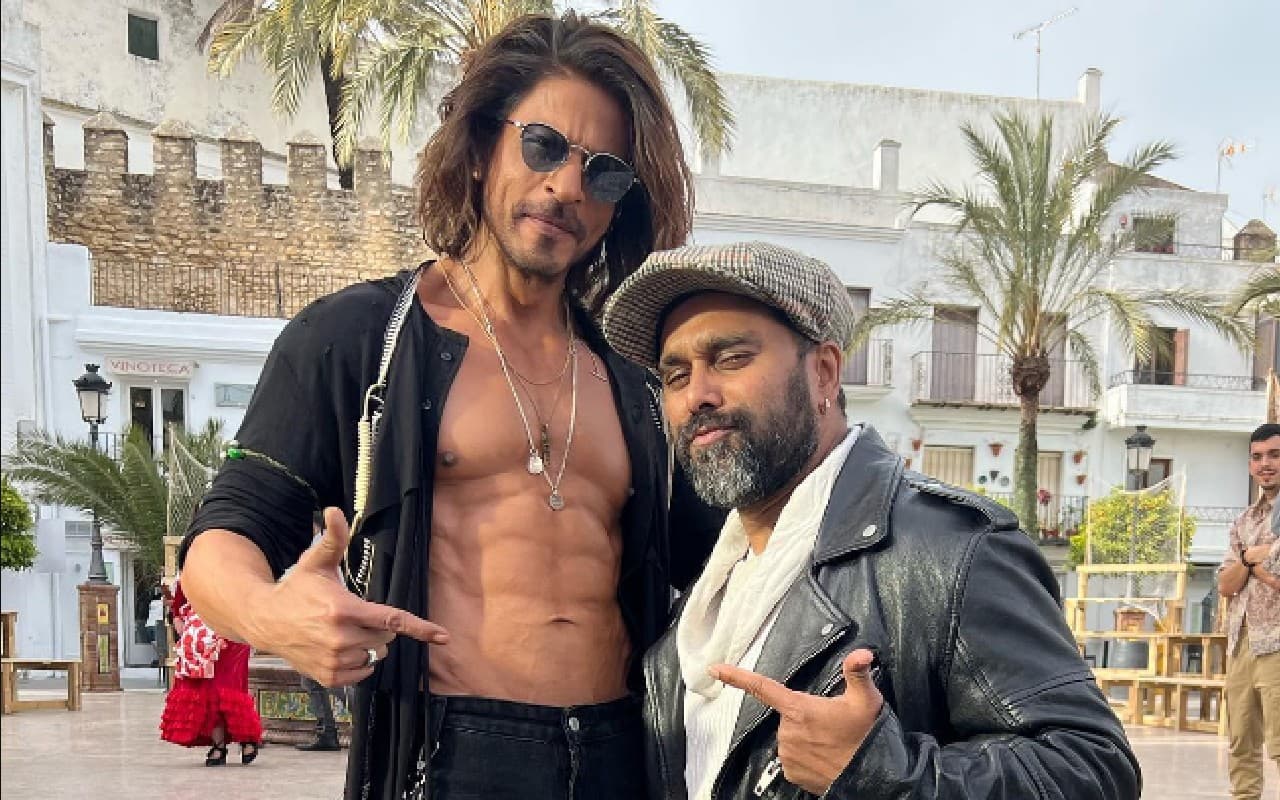 शाहरुख खान के गाने ‘झूमे जो’ की आलोचना पर कोरियोग्राफर बॉस्को ने दी प्रतिक्रिया, बोले- मायने नहीं रखता… शाहरुख खान के गाने ‘झूमे जो’ की आलोचना पर कोरियोग्राफर बॉस्को ने दी प्रतिक्रिया, बोले- मायने नहीं रखता…