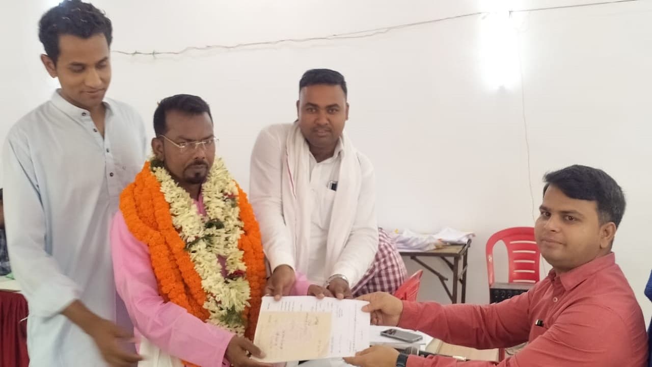 झारखंड पंचायत चुनाव: मुखिया प्रत्याशी शाकिर हुसैन समेत तीन गिरफ्तार, समर्थकों ने लगाए थे आपत्तिजनक नारे