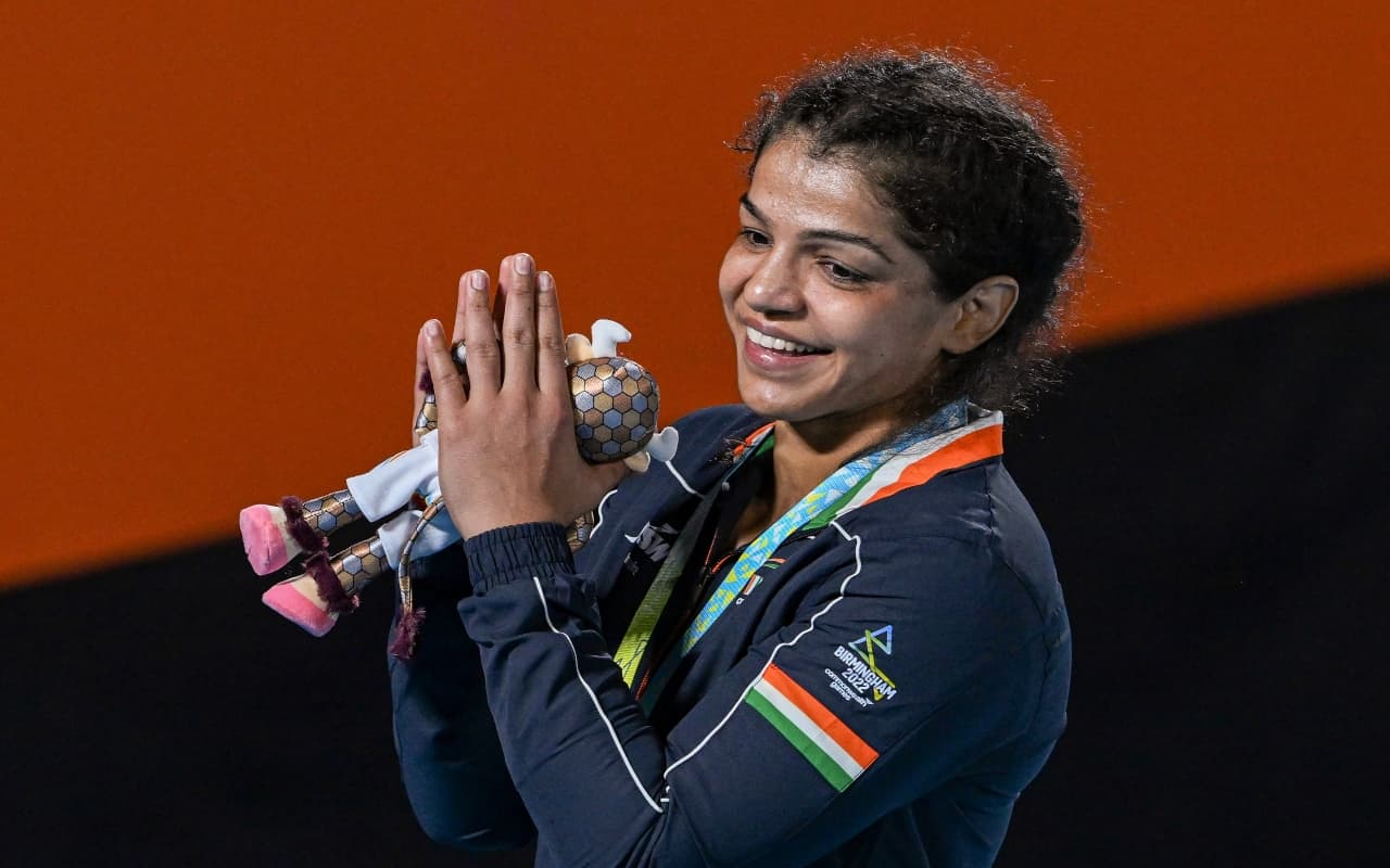 CWG 2022: जानें कौन हैं साक्षी मलिक जिसने रेसलिंग में भारत को दिलाया गोल्ड, विरासत में मिली कुश्ती CWG 2022: जानें कौन हैं साक्षी मलिक जिसने रेसलिंग में भारत को दिलाया गोल्ड, विरासत में मिली कुश्ती