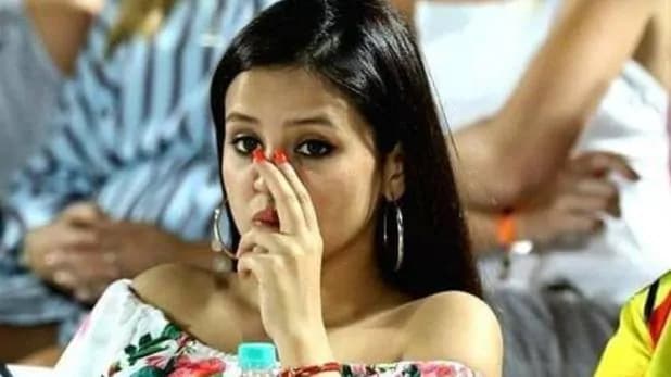 महेंद्र सिंह धौनी की पत्नी साक्षी धौनी ने बिजली की बदहाली पर उठाये सवाल, कह दी ये बड़ी बात महेंद्र सिंह धौनी की पत्नी साक्षी धौनी ने बिजली की बदहाली पर उठाये सवाल, कह दी ये बड़ी बात
