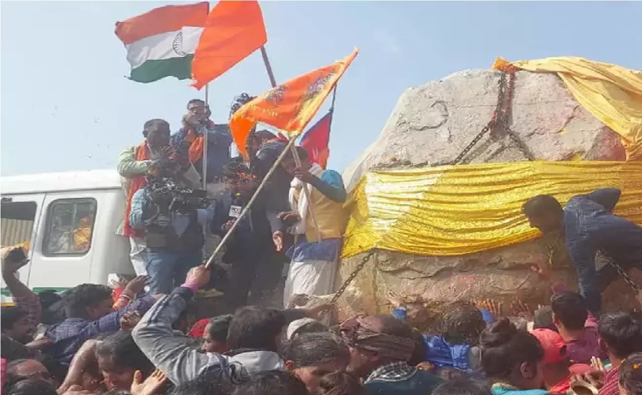 जय श्रीराम के नारे से गुंजा गोपालगंज, शालिग्राम शिला के स्वागत में भक्तों ने की फूलों की वर्षा