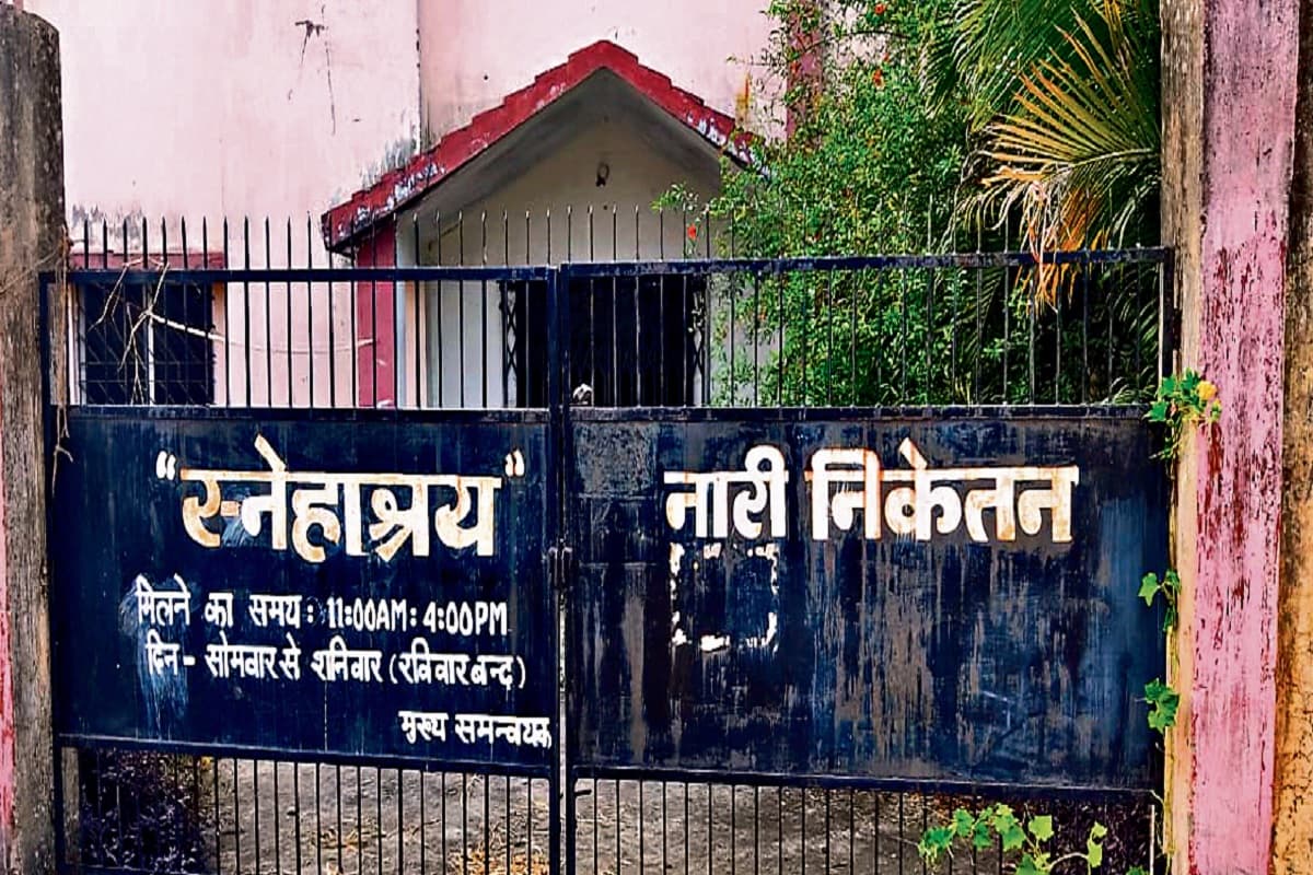 शेल्टर होम के कर्मियों को तीन साल से वेतन नहीं मिला, देखरेख के अभाव में भवन की स्थिति भी जर्जर