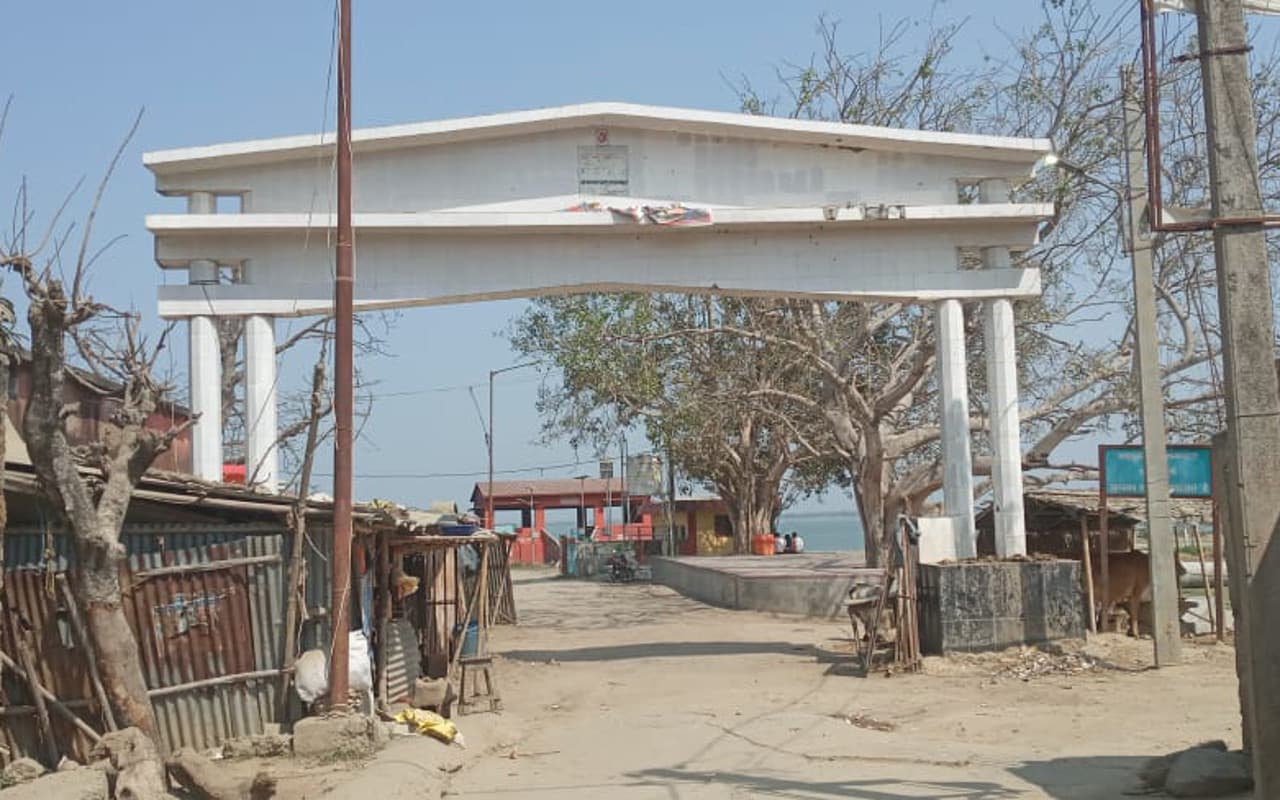 Jharkhand News: राजमहल के श्मशान घाट में लकड़ी की किल्लत, अंतिम संस्कार के लिए उठानी पड़ रही परेशानी