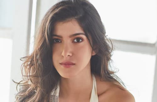 सोशल मीडिया स्टार हैं शनाया कपूर, जानें ग्लैमरस तसवीरों को लेकर चर्चा में रहनेवाली स्टारकिड के बारे में...