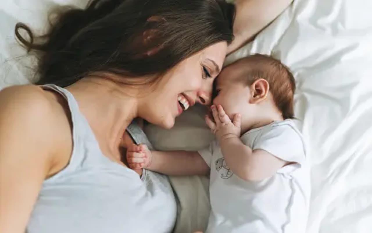 क्या अपने बच्चे के साथ सोना एक अच्छा विचार है जानिए इस बारे में क्या कहता है विज्ञान