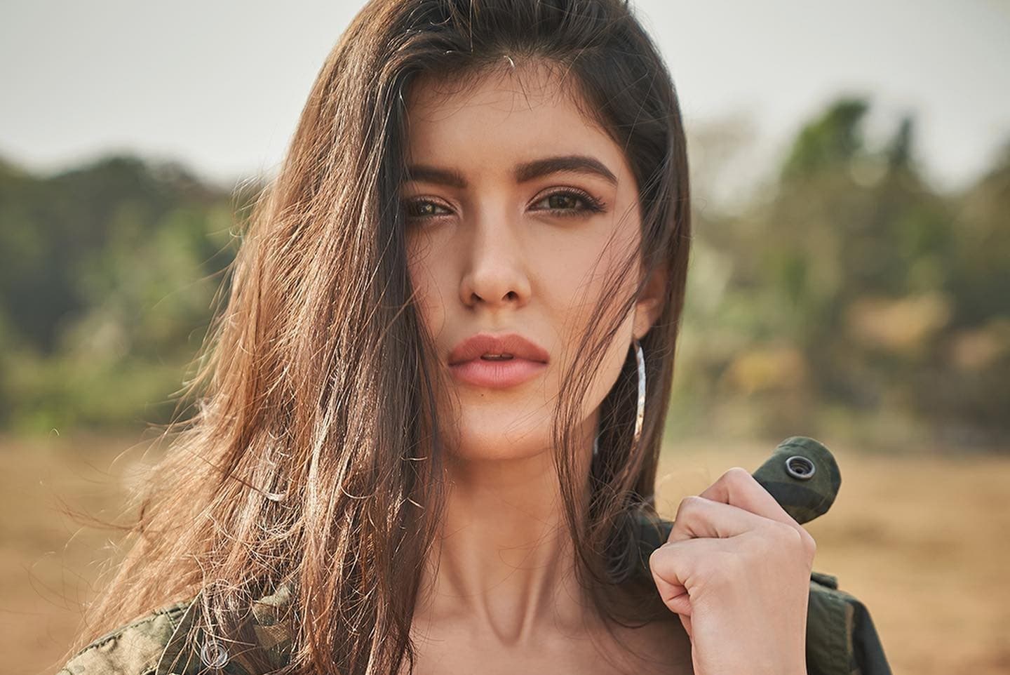 Shanaya Kapoor की इन तसवीरों को देख आप हो जाएंगे दीवाने, करण जौहर की फिल्म Bedhadak से कर रही डेब्यू