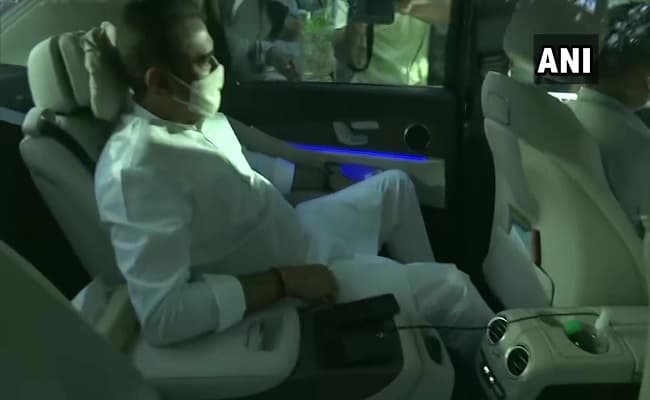 दिल्ली में शरद पवार के आवास एनसीपी नेताओं की बैठक, क्या गृहमंत्री अनिल देशमुख की जाएगी कुर्सी!