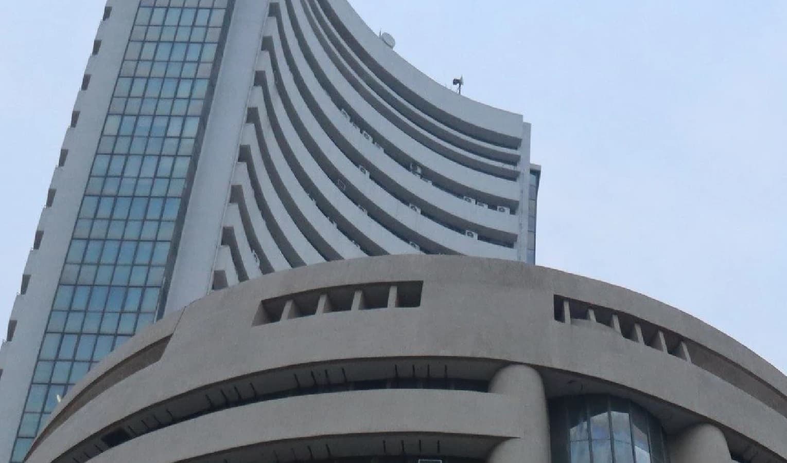 शेयर बाजार में कोरोना की दूसरी लहर का डर हावी!, निफ्टी 524 प्वाइंट तो सेंसेक्स 1707 अंक टूटा, निवेशकों की बढ़ी परेशानी