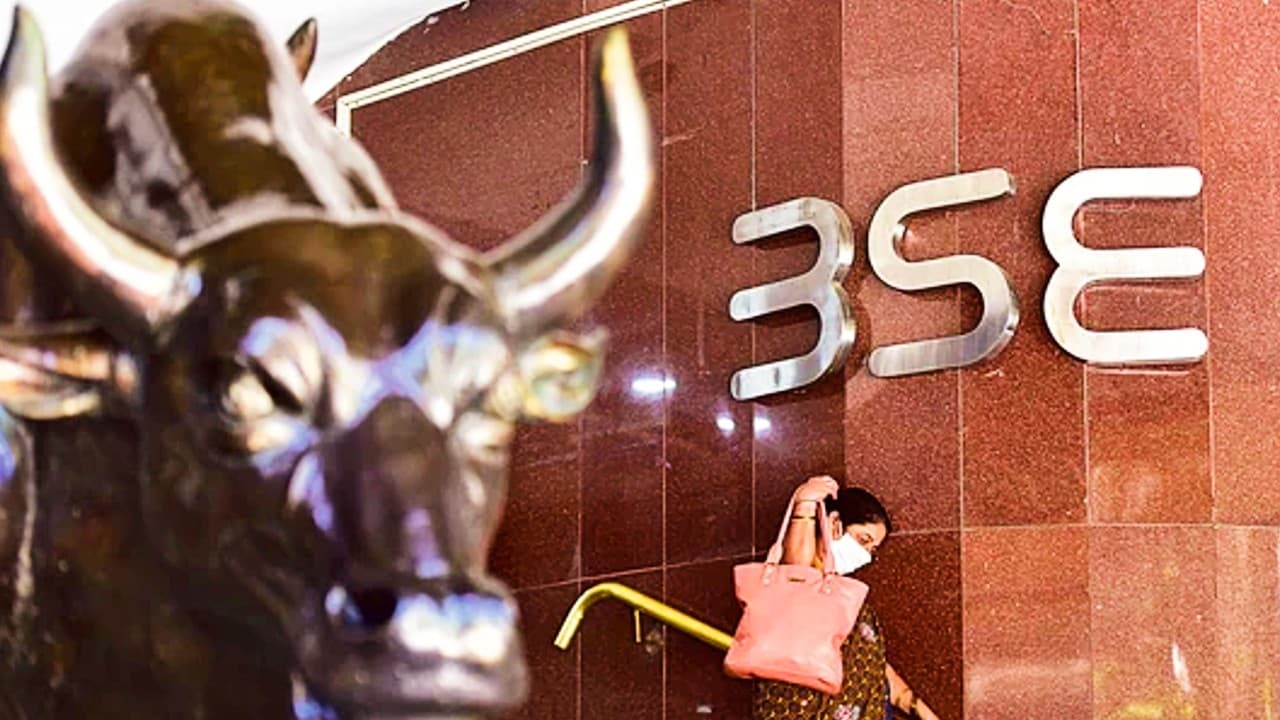 Share Market: मौद्रिक नीति में RBI के नरम रुख से शेयर बाजार को मिली रफ्तार, सेंसेक्स 460 अंक चढ़ा