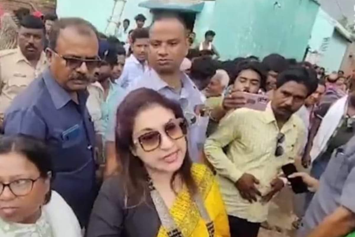 पश्चिम बंगाल पंचायत चुनाव: टीएमसी सांसद शताब्दी राय ने गांगपुर गांव में क्यों खोया आपा?