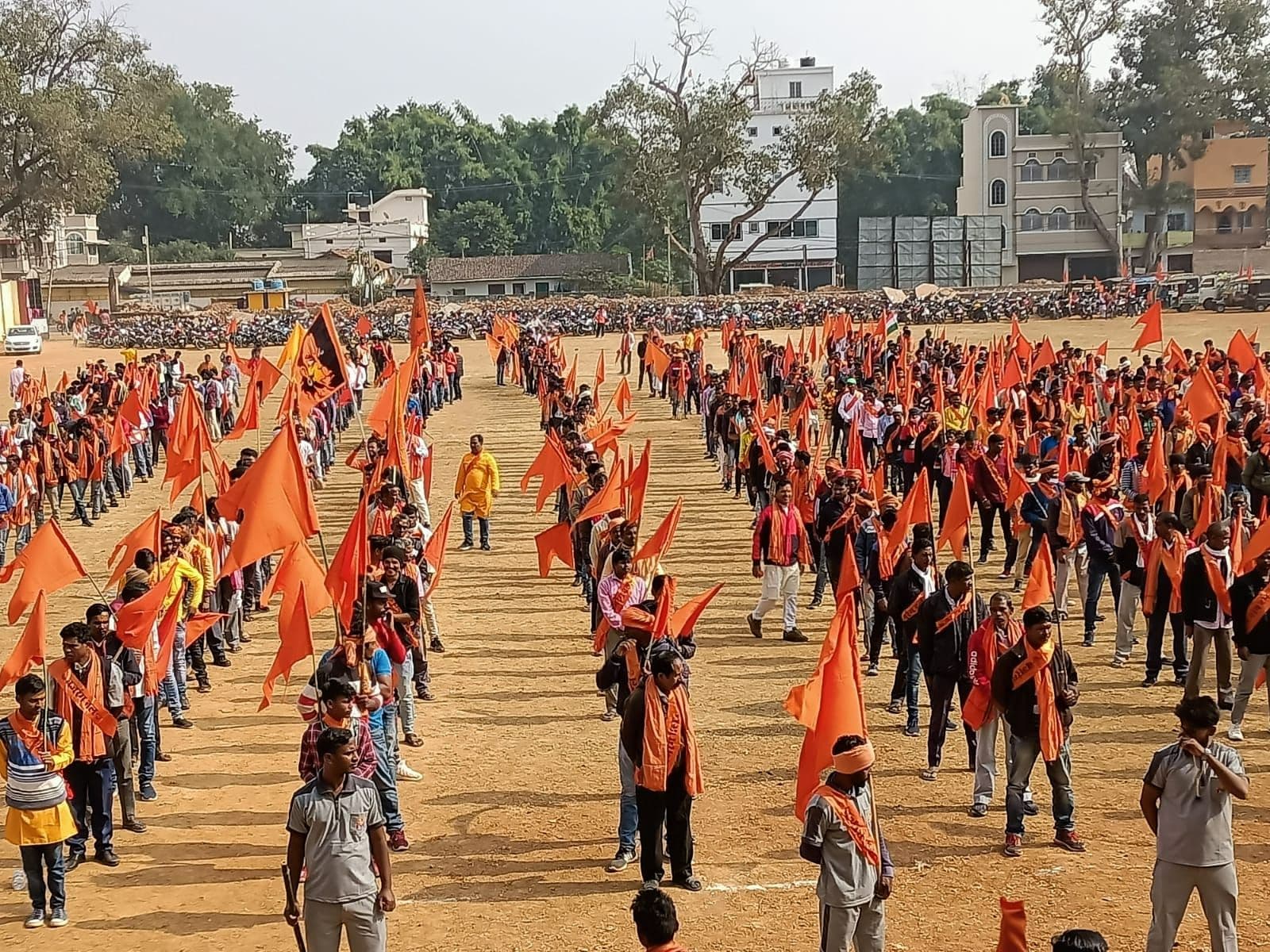 Jharkhand News: शौर्य दिवस पर विश्व हिंदू परिषद की पदयात्रा, जय श्रीराम व बजरंग बली के जयघोष से गूंजा शहर