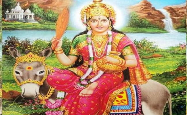 Sheetla Mata Ki Puja Vidhi And Aarti: जय शीतला माता, मैया जय शीतला माता… ये आरती पढ़े बिना पूजा मानी जाती है अधूरी, यहां देखे Video