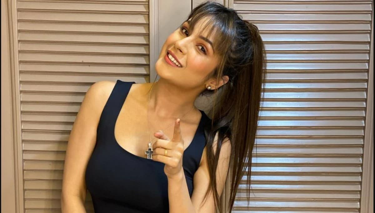 शहनाज गिल ने शेयर की बचपन की बेहद ही क्यूट तसवीर, कैप्शन में लिखा- जब लाइफ सिंपल हुआ करती थी