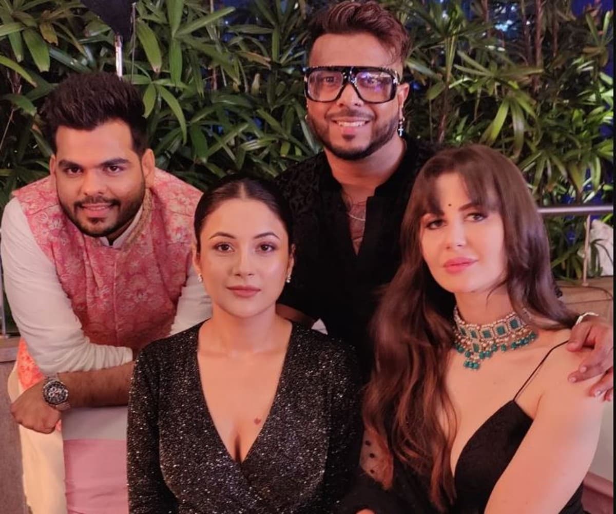 सिद्धार्थ की मौत के बाद पहली बार किसी पार्टी में दिखीं शहनाज गिल, फैंस बोले- सिड ये देखकर खुश...