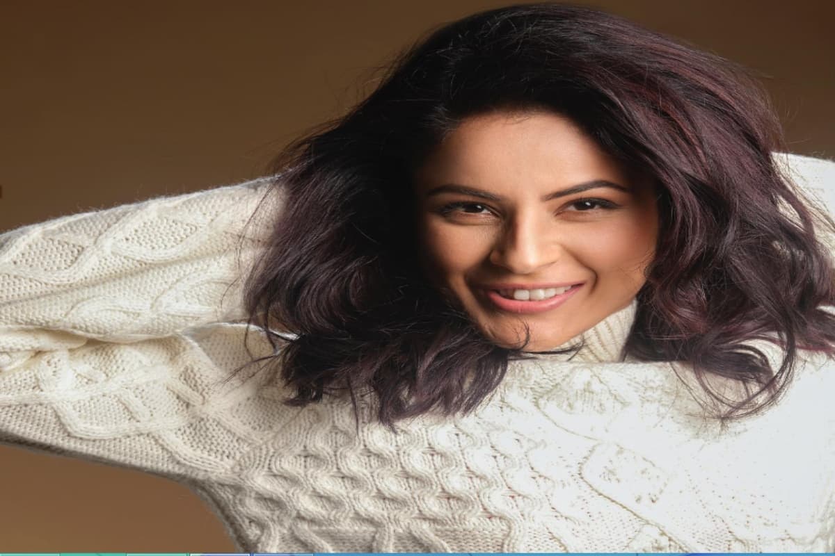 Shehnaaz Gill की आंखों की खूबसूरती पर फिदा हुए फैंस, कोरसेट पैंट सूट में बेहद ग्लैमरस दिखीं सना