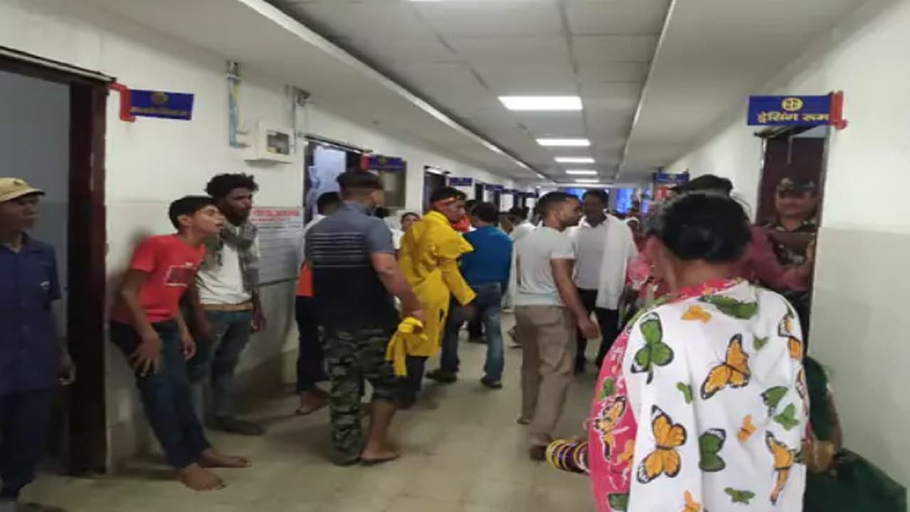 बिहार: शेखपुरा में कलश यात्रा के दौरान मौत का तांडव, हाई वोल्टेज तार से त्रिशूल सटने पर करंट लगने से 3 की मौत