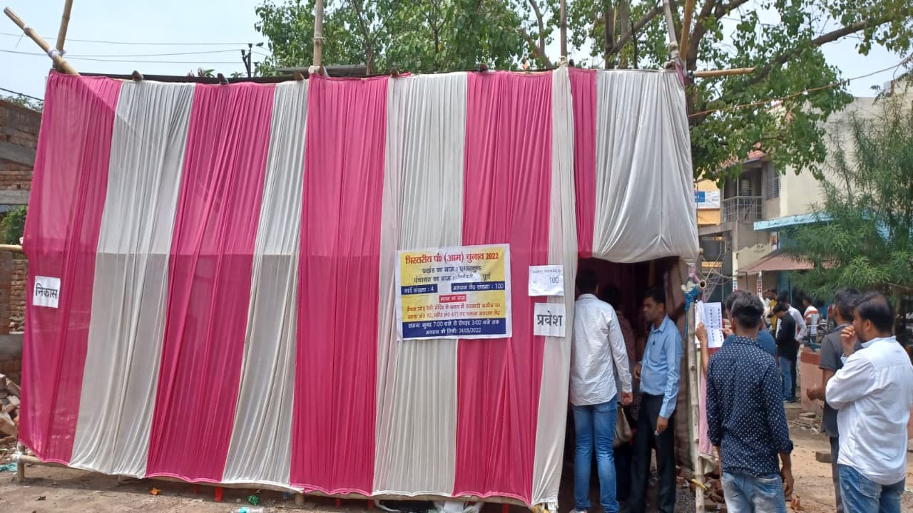 झारखंड की ऐसी पंचायत जहां नहीं है एक भी सरकारी भवन, टेंट और बस पड़ाव में करानी पड़ी वोटिंग, जानें कारण