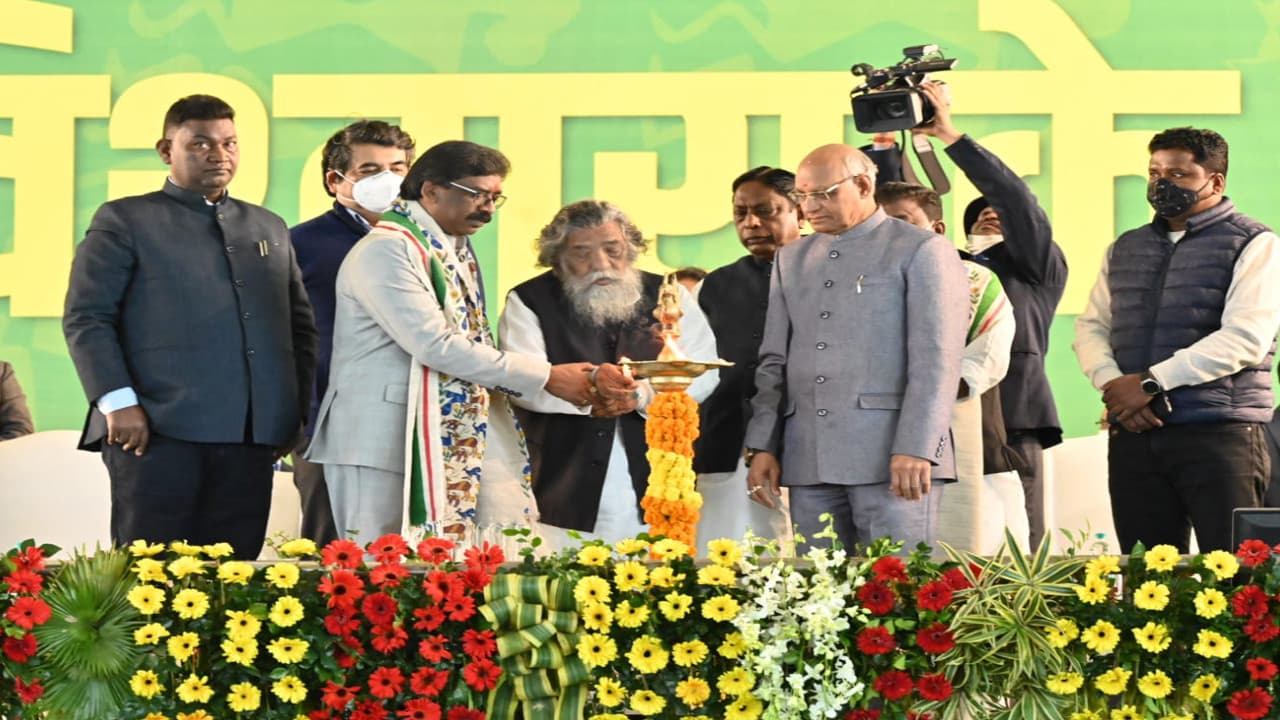 बंधु तिर्की की बेटी शिल्पी मांडर से चुनाव मैदान में, नामांकन से पहले लिया शिबू सोरेन का आशीर्वाद