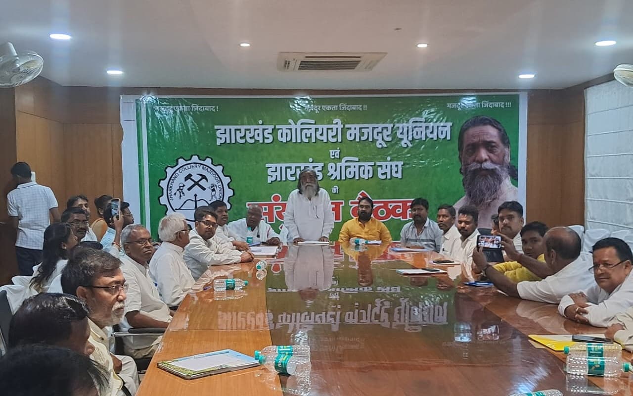 शिबू सोरेन की अध्यक्षता में मजदूर यूनियन की बैठक, प्राइवेट कंपनियों में 75% नौकरी व लैंड बैंक पर की ये मांग