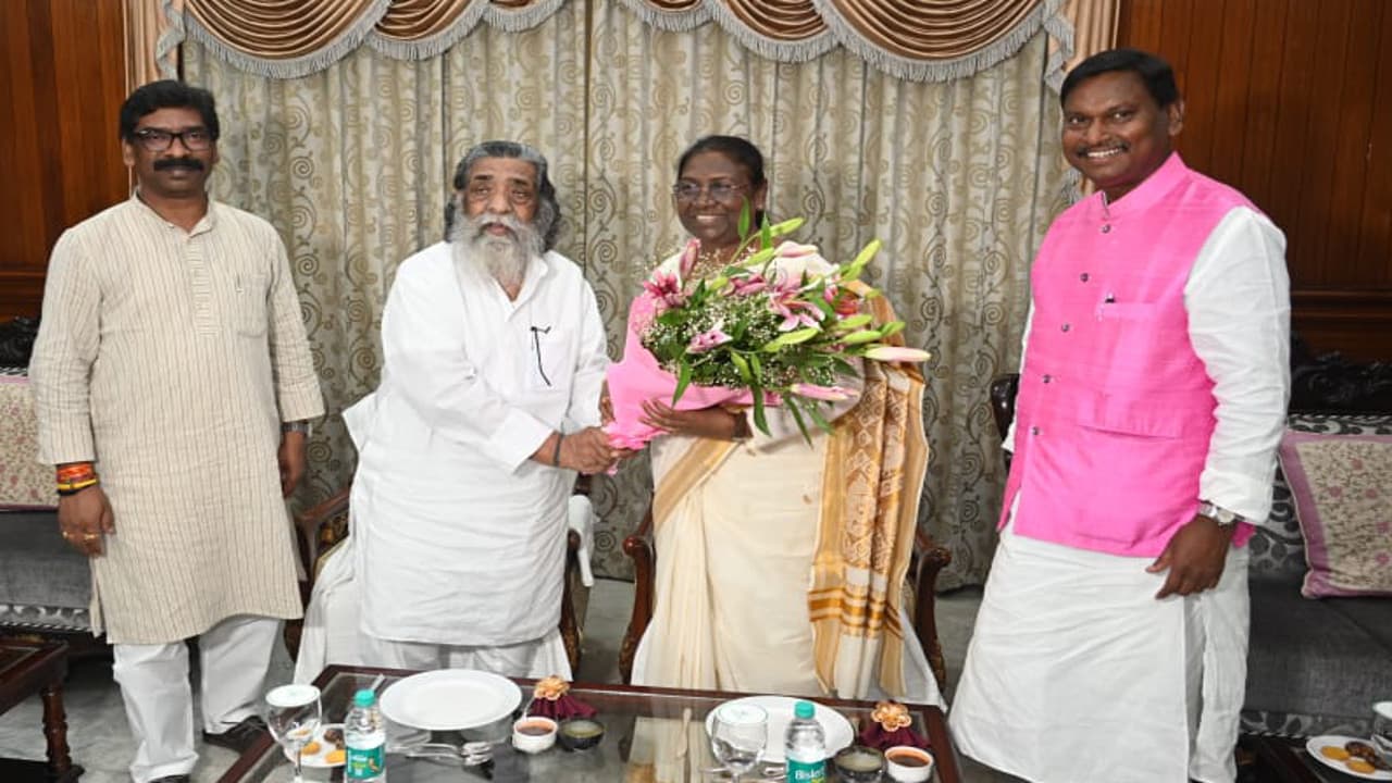 द्रौपदी मुर्मू ने JMM सुप्रीमो शिबू सोरेन और CM हेमंत से की मुलाकात, अपने पक्ष में समर्थन की अपील की