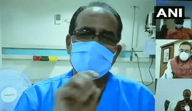 कोरोना संक्रमित सीएम शिवराज चौहान अस्पताल में खुद धो रहे कपड़े, वीडियो में दी जानकारी