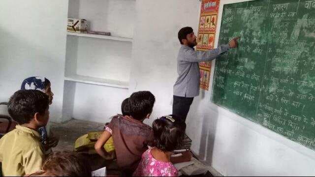 Uttar Pradesh: योगी आदित्यनाथ सरकार का शिक्षामित्रों को लेकर बड़ा फैसला, रिटायरमेंट की उम्र की तय, आदेश जारी Uttar Pradesh: योगी आदित्यनाथ सरकार का शिक्षामित्रों को लेकर बड़ा फैसला, रिटायरमेंट की उम्र की तय, आदेश जारी