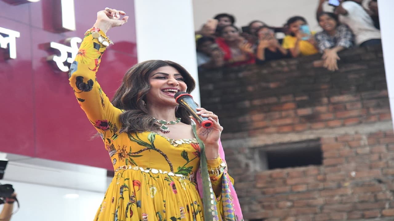 पटना में शिल्पा शेट्टी ने जताई लिट्टी-चोखा खाने की इच्छा, जब सत्तू भी पीने की मिली सलाह तो जानें क्या बोलीं..