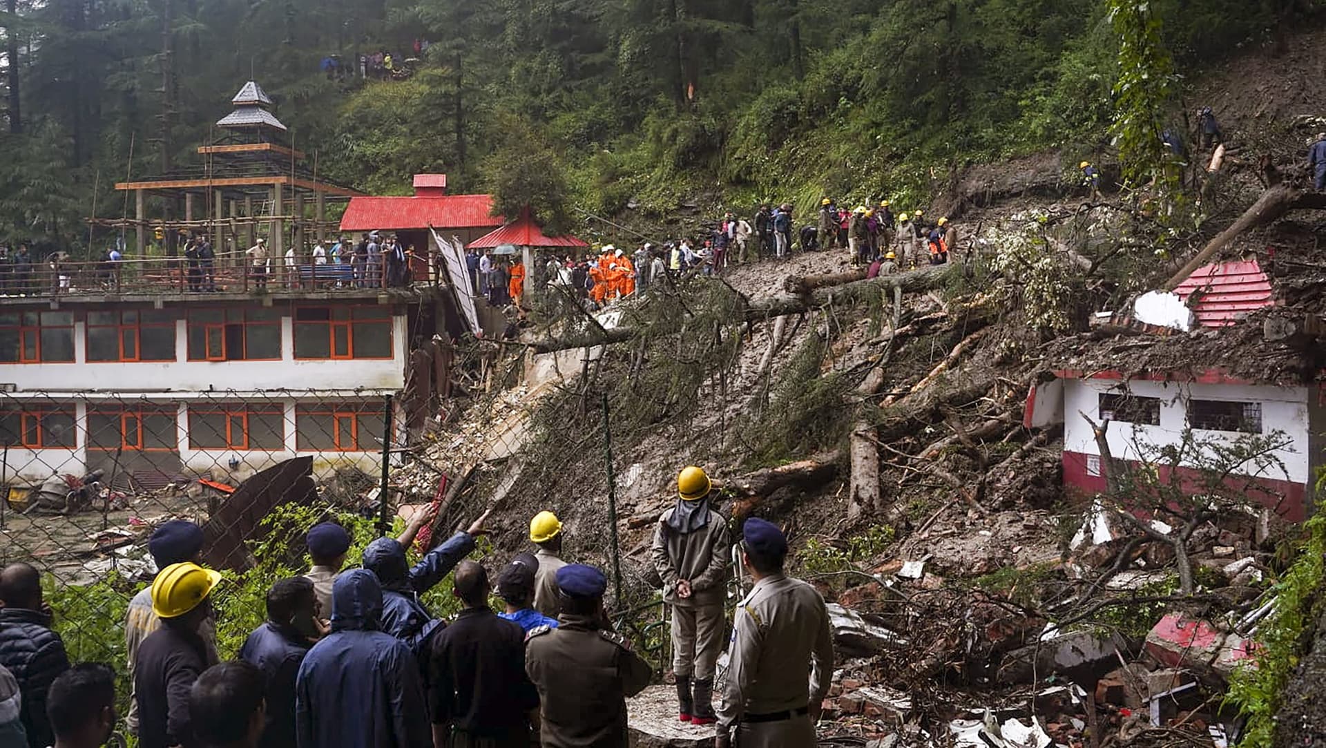 PHOTOS: हिमाचल में बारिश का कहर, भूस्खलन के कारण अब तक 41 की मौत, 15 अगस्त को नहीं होगा सांस्कृतिक कार्यक्रम