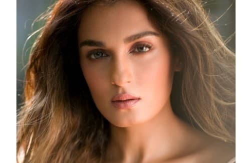 Pandya Store एक्ट्रेस शाइनी दोशी ट्रांसपेरेंट ड्रेस में दिखीं बेहद ग्लैमरस, फैंस ने कमेंट में लिखा दिल चुरा लेनेवाली तसवीर...