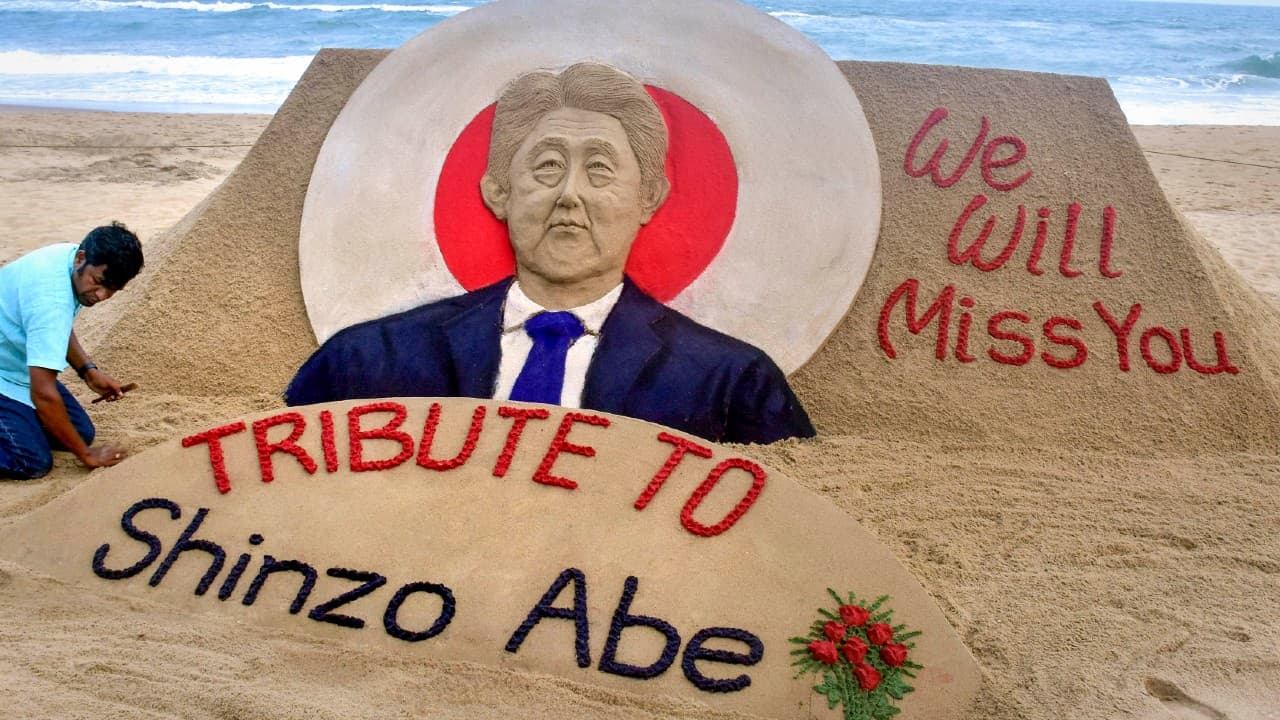 गंगा आरती में शामिल होने से लेकर पद्म विभूषण सम्मान तक, भारत के ‘प्रिय मित्र’ थे शिंजो आबे