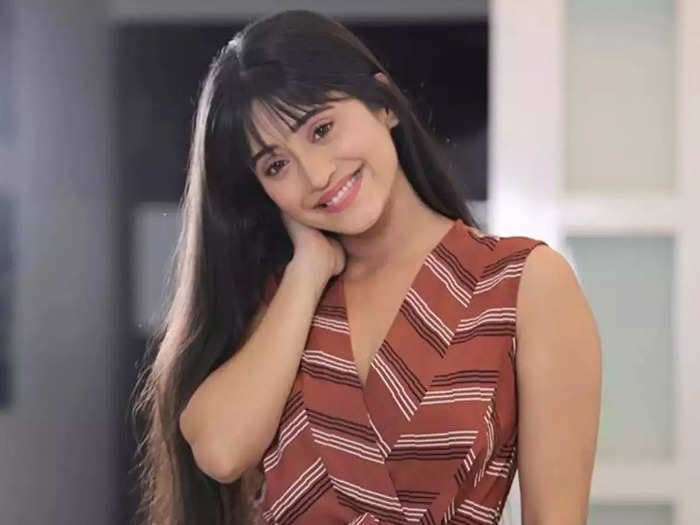 Yeh Rishta Kya Kehlata Hai फेम नायरा का मिनटों में बदल गया लुक, फैंस बोले- आपको जादू आता है क्या, VIDEO