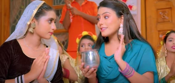 Bhojpuri Bolbam Song: वायरल हुआ शिवानी सिंह का गाना 'करs सोमारी दूल्हा मिली सरकारी' गाना, VIDEO