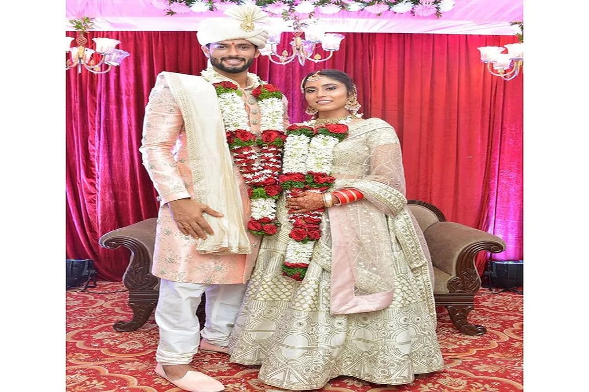 भारतीय ऑलराउंडर शिवम दुबे ने गर्लफ्रेंड अजुम खान से की शादी, मुस्लिम रिवाज से निभाई रस्में, तसवीरें वायरल