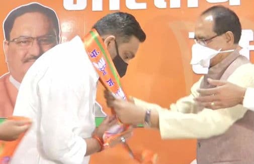 Madhya Pradesh by Election 2020 : उपचुनाव के पहले कांग्रेस को झटका,बोले दिग्विजय सिंह- 'मामा' के झोले की काली कमाई में एक और विधायक बिका