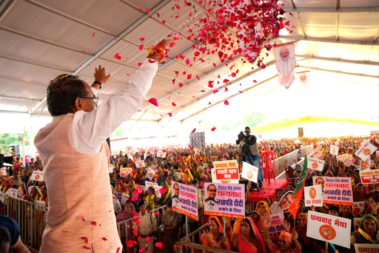 भू-माफिया सावधान! 'टाइगर अभी जिंदा है' और 'जमीन में गाड़ दूंगा' के बाद शिवराज 'मामा' की 'पावरी हो रही है'