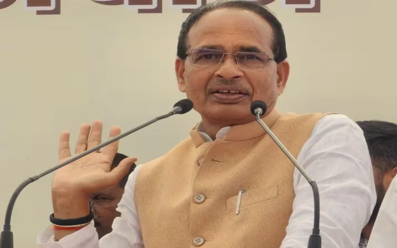 Ladli Laxmi Scheme: बेटियों की IIT, IIM और Law की पढ़ाई का खर्च उठाएगी सरकार, सीएम शिवराज ने दी नयी टैगलाइन