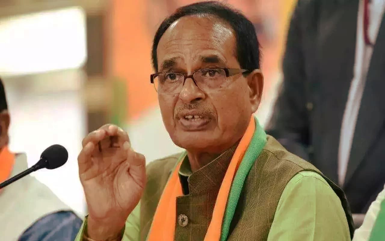 कृषि मंत्री शिवराज का हेमंत सरकार पर हमला, कहा- मूलवासियों को चल रहा है अल्पसंख्यक बनाने का खेल, झामुमो ने किया पलटवार